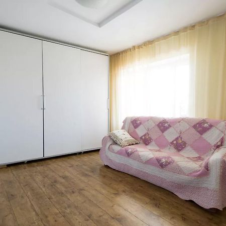 Guest House On Kaldaiakova 38 Almaty Ngoại thất bức ảnh