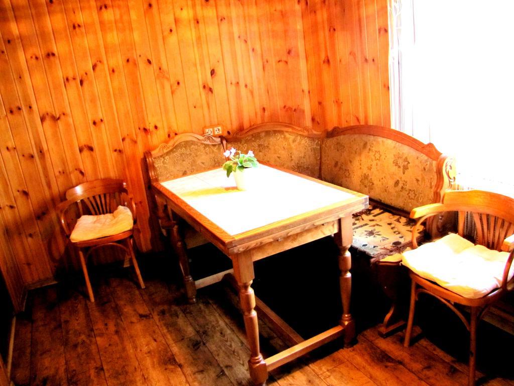 Guest House On Kaldaiakova 38 Almaty Ngoại thất bức ảnh