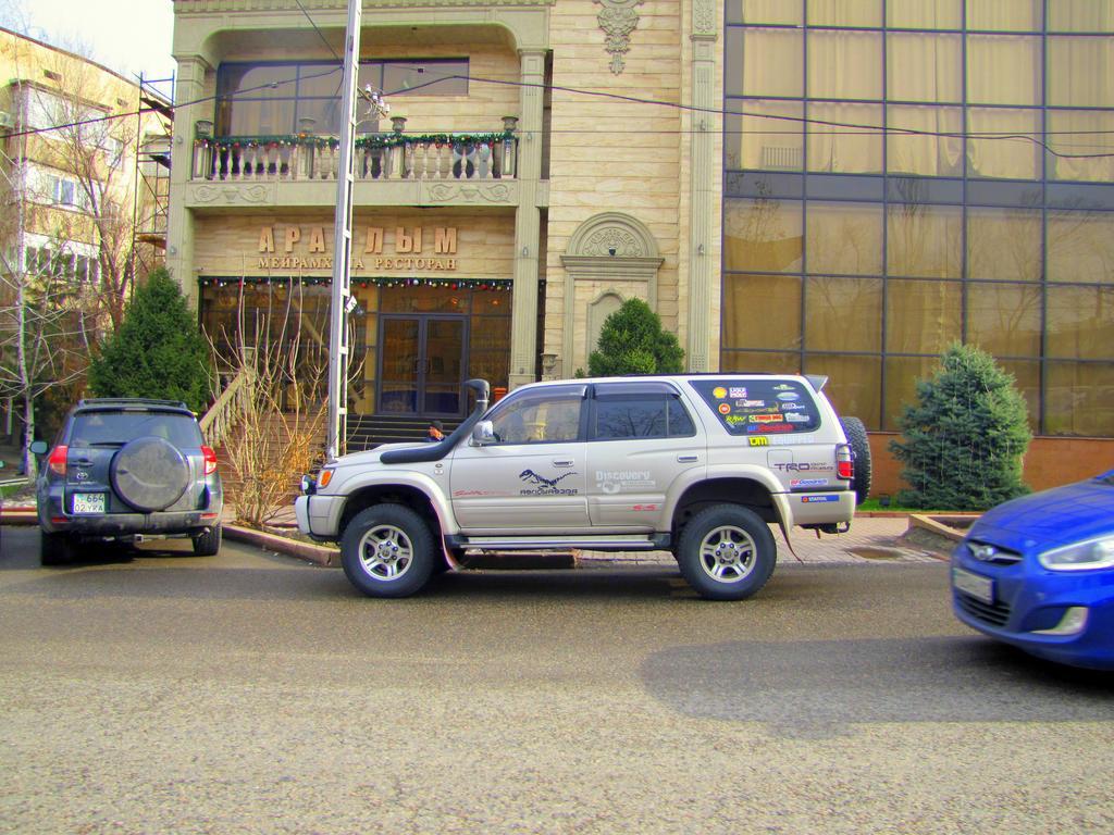 Guest House On Kaldaiakova 38 Almaty Ngoại thất bức ảnh