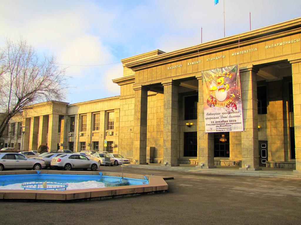 Guest House On Kaldaiakova 38 Almaty Ngoại thất bức ảnh
