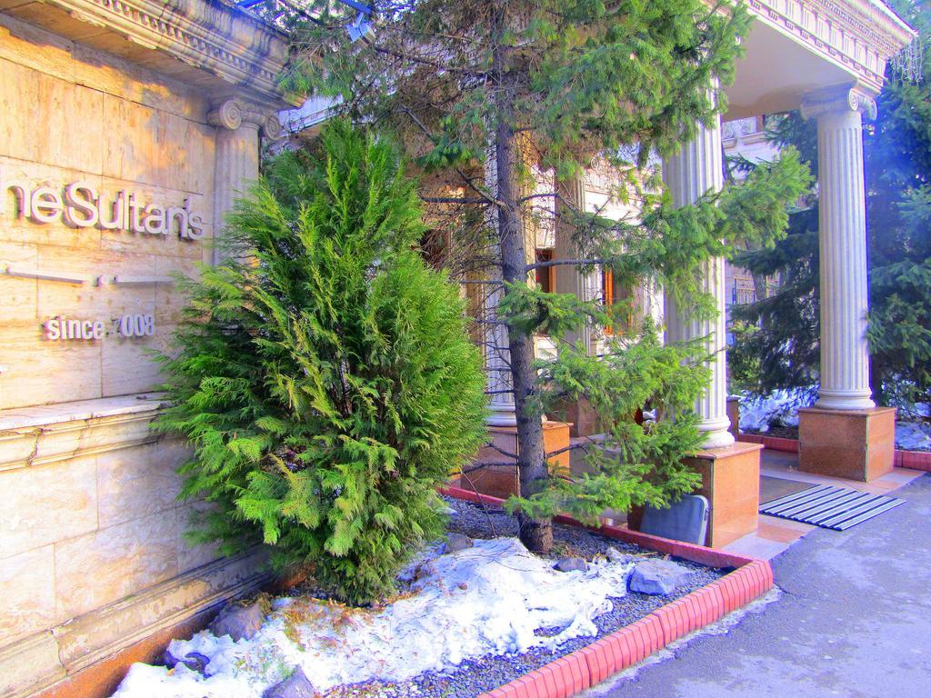 Guest House On Kaldaiakova 38 Almaty Ngoại thất bức ảnh