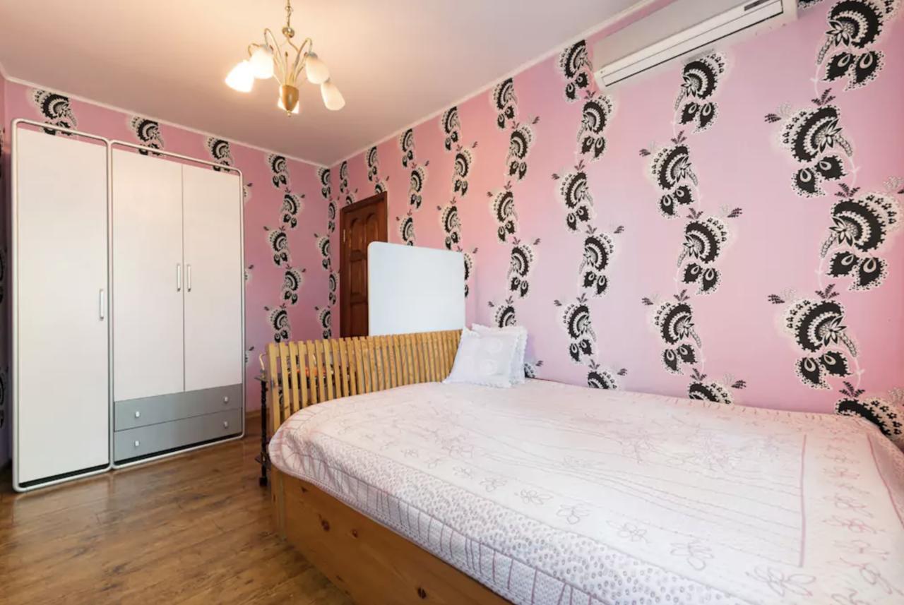 Guest House On Kaldaiakova 38 Almaty Ngoại thất bức ảnh